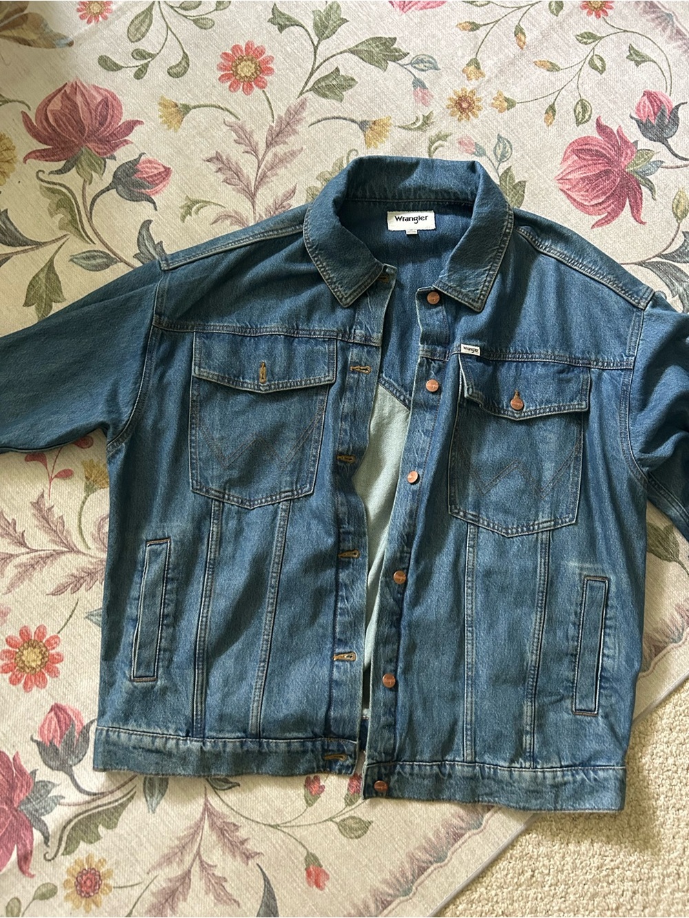 Wrangler women’s Classic OVERSIZED Blue Denim Jacket